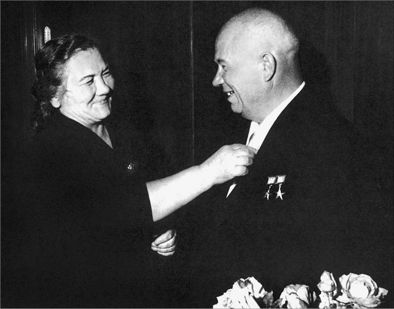 Иллюстрация к книге — Воспоминания. Время. Люди. Власть. В 2 книгах. Книга 1 [i_028.jpg]