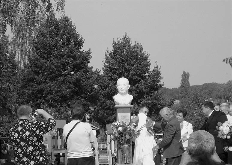 Иллюстрация к книге — Воспоминания. Время. Люди. Власть. В 2 книгах. Книга 1 [i_034.jpg]