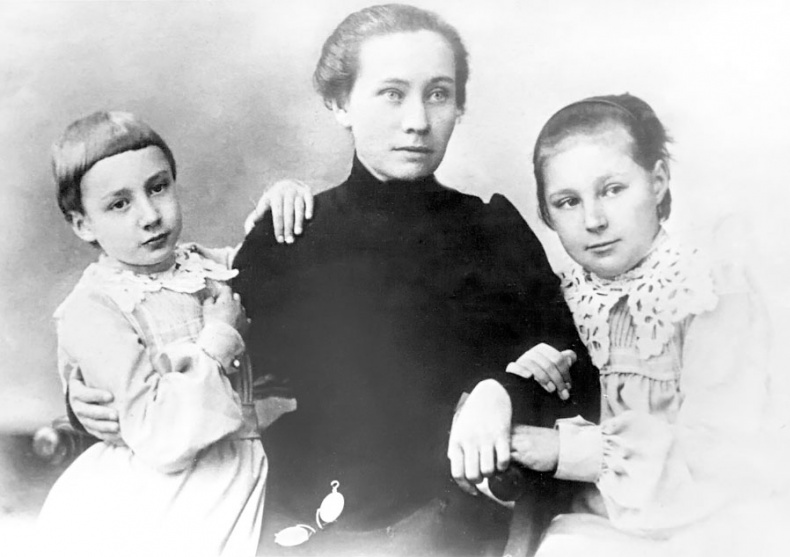 Иллюстрация к книге — Марина Цветаева. Беззаконная комета [i_014.jpg]