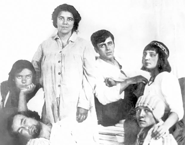 Иллюстрация к книге — Марина Цветаева. Беззаконная комета [i_055.jpg]