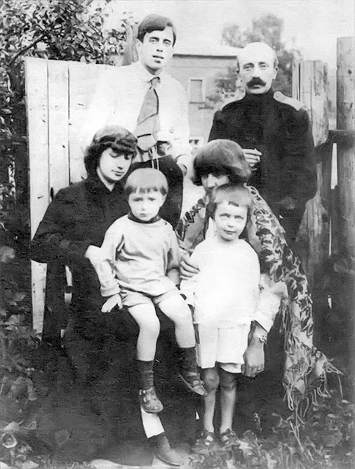 Иллюстрация к книге — Марина Цветаева. Беззаконная комета [i_089.jpg]