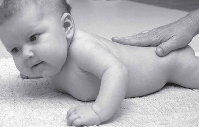 Иллюстрация к книге — PEKiP. Игра и движение. Более 100 развивающих игр для детей первого года жизни [i_026.jpg]