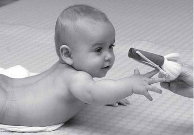 Иллюстрация к книге — PEKiP. Игра и движение. Более 100 развивающих игр для детей первого года жизни [i_034.jpg]