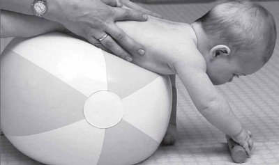 Иллюстрация к книге — PEKiP. Игра и движение. Более 100 развивающих игр для детей первого года жизни [i_047.jpg]