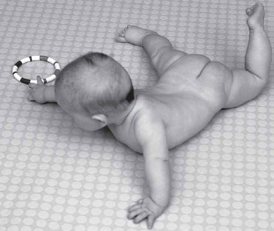 Иллюстрация к книге — PEKiP. Игра и движение. Более 100 развивающих игр для детей первого года жизни [i_051.jpg]