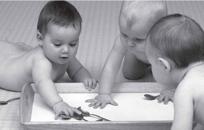 Иллюстрация к книге — PEKiP. Игра и движение. Более 100 развивающих игр для детей первого года жизни [i_053.jpg]