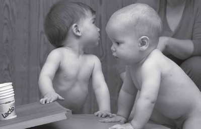 Иллюстрация к книге — PEKiP. Игра и движение. Более 100 развивающих игр для детей первого года жизни [i_089.jpg]