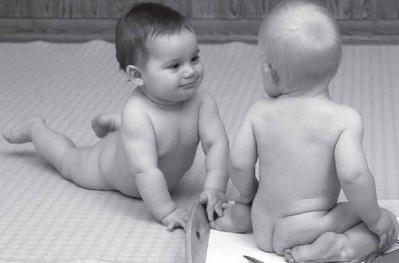 Иллюстрация к книге — PEKiP. Игра и движение. Более 100 развивающих игр для детей первого года жизни [i_091.jpg]