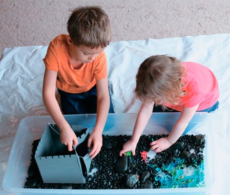 Иллюстрация к книге — Дома весело! Развивающие игры для самых маленьких [i_122.jpg]