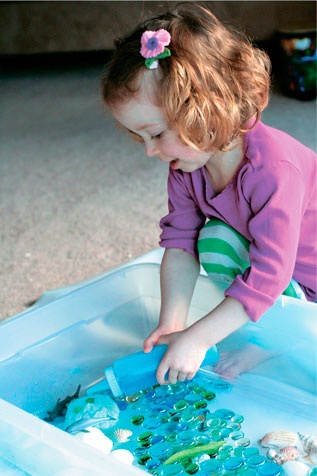 Иллюстрация к книге — Дома весело! Развивающие игры для самых маленьких [i_137.jpg]