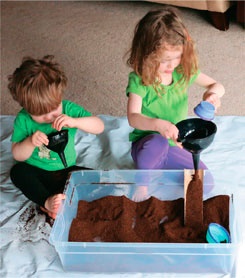 Иллюстрация к книге — Дома весело! Развивающие игры для самых маленьких [i_195.jpg]