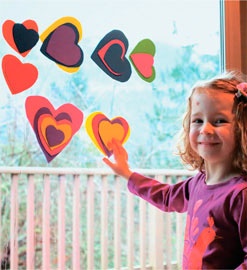 Иллюстрация к книге — Дома весело! Развивающие игры для самых маленьких [i_235.jpg]