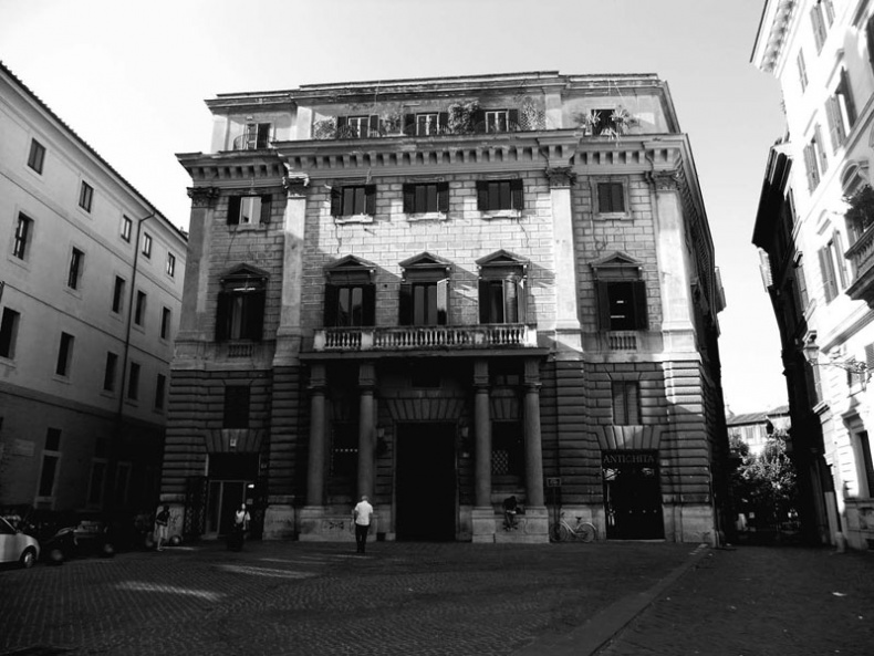 Иллюстрация к книге — Моника Беллуччи. Кто простит мне мою красоту [i_009.jpg]