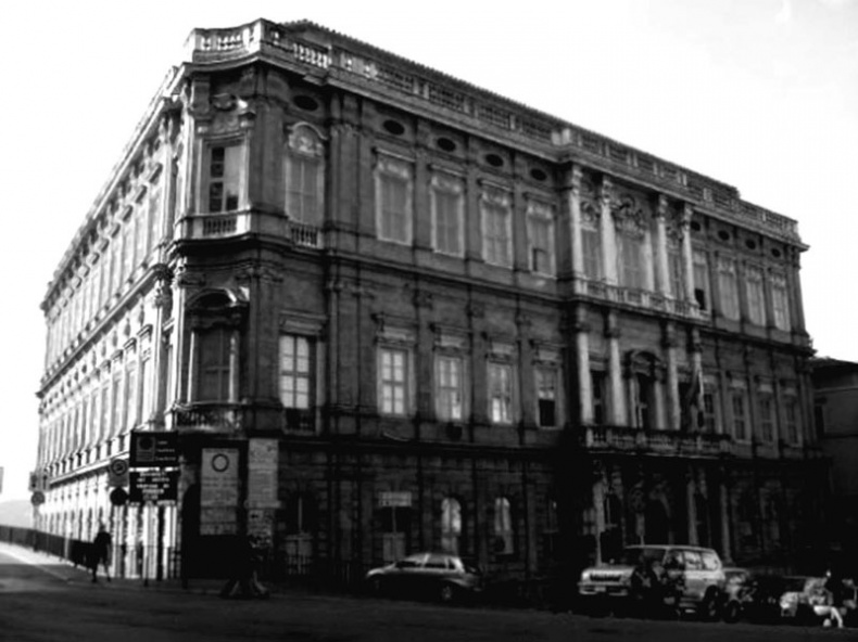 Иллюстрация к книге — Моника Беллуччи. Кто простит мне мою красоту [i_015.jpg]