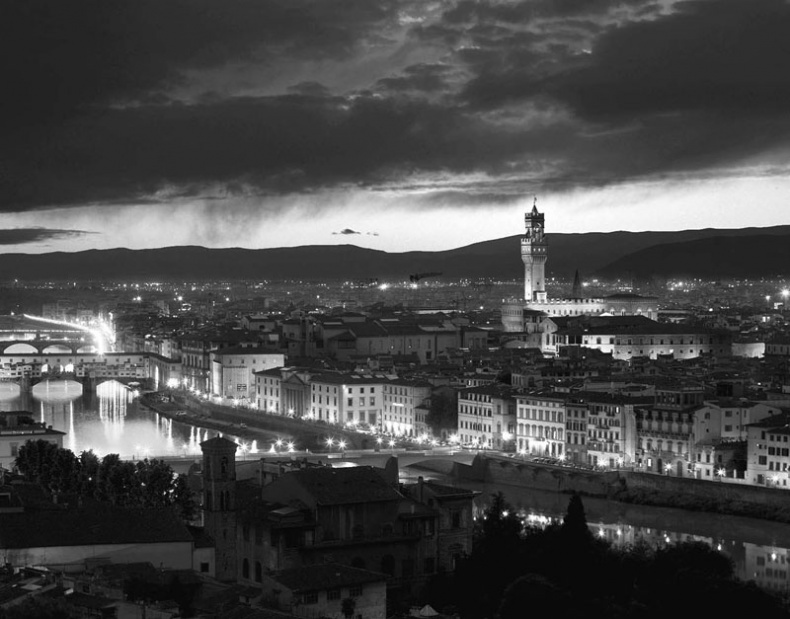 Иллюстрация к книге — Моника Беллуччи. Кто простит мне мою красоту [i_024.jpg]