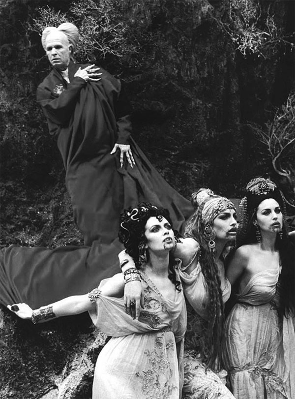 Иллюстрация к книге — Моника Беллуччи. Кто простит мне мою красоту [i_044.jpg]