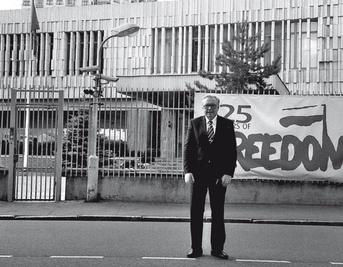 Иллюстрация к книге — Как нам жить? Мои стратегии [i_049.jpg]