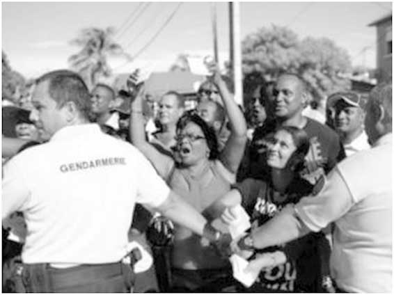 Иллюстрация к книге — Зачем России Марин Ле Пен [i_042.jpg]