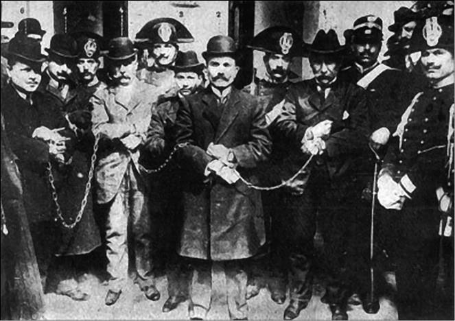 Иллюстрация к книге — Сто великих криминальных драм XX века [i_003.jpg]