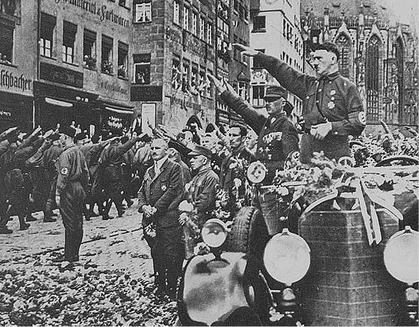 Иллюстрация к книге — 100 великих тайн Второй мировой [i_002.jpg]