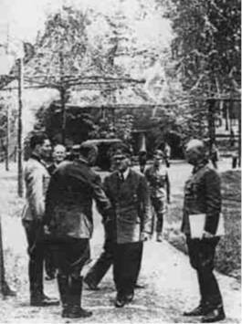 Иллюстрация к книге — 100 великих тайн Второй мировой [i_003.jpg]