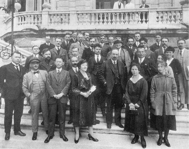 Иллюстрация к книге — 100 великих тайн Второй мировой [i_018.jpg]