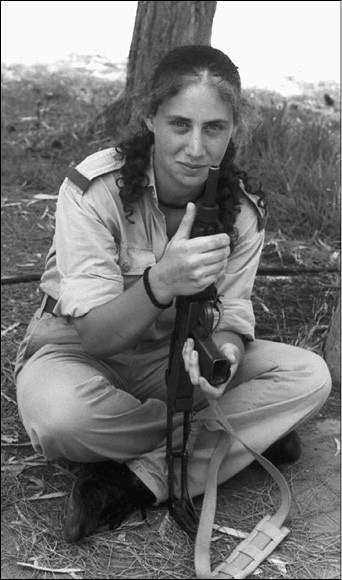 Иллюстрация к книге — Сто великих воительниц [i_100.jpg]