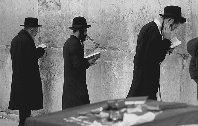 Иллюстрация к книге — 100 великих загадок современности [i_001.jpg]