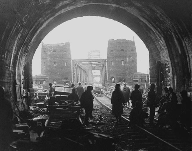 Иллюстрация к книге — 100 великих загадок современности [i_041.jpg]