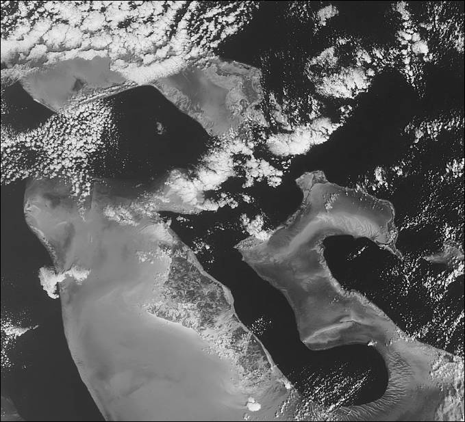 Иллюстрация к книге — 100 великих тайн океана [_12.jpg]