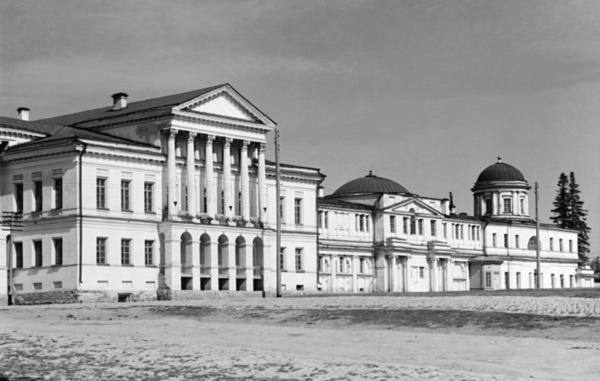 Иллюстрация к книге — Привидения русских усадеб. И не только… [i_063.jpg]