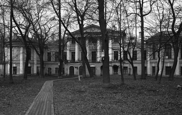 Иллюстрация к книге — Привидения русских усадеб. И не только… [i_088.jpg]