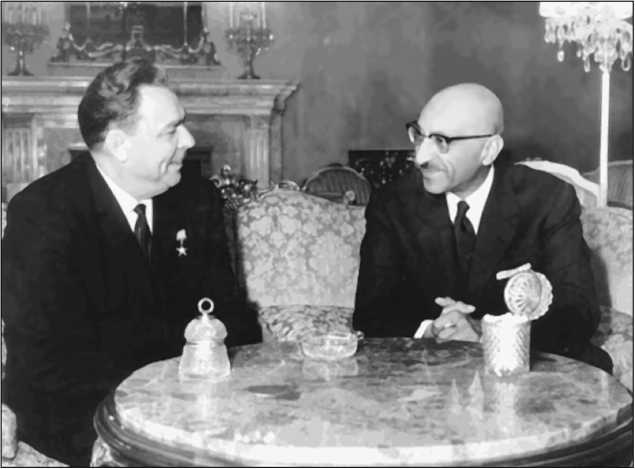 Иллюстрация к книге — 100 великих операций спецслужб [i_066.jpg]