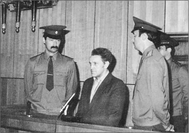 Иллюстрация к книге — 100 великих операций спецслужб [i_087.jpg]