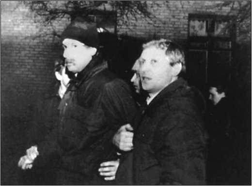 Иллюстрация к книге — 100 великих операций спецслужб [i_099.jpg]