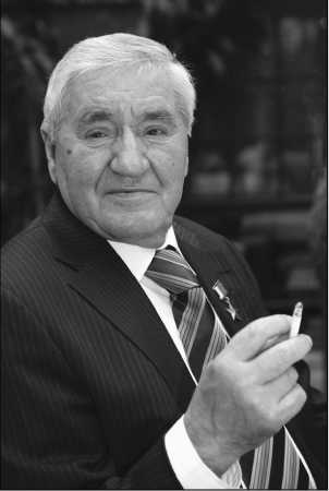 Иллюстрация к книге — 100 великих операций спецслужб [i_100.jpg]