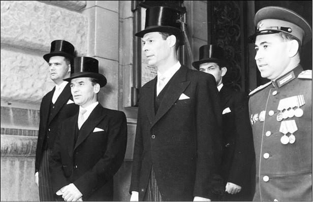 Иллюстрация к книге — Секретная миссия резидента «Патраса» [i_006.jpg]