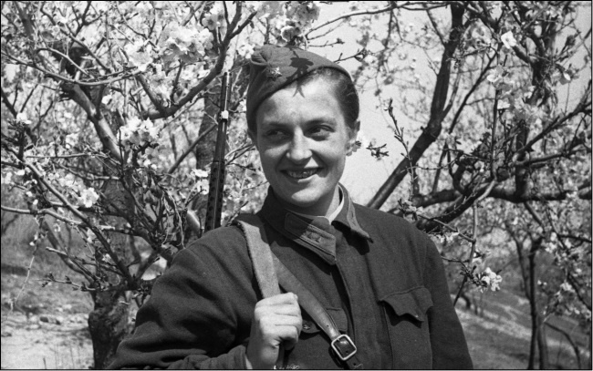 Иллюстрация к книге — Я – снайпер. В боях за Севастополь и Одессу [i_013.jpg]