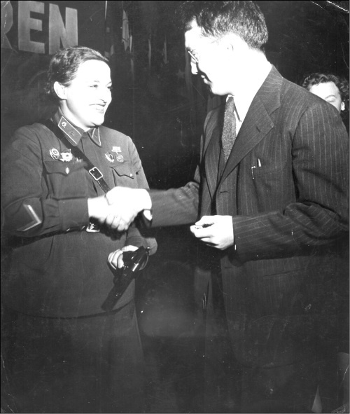 Иллюстрация к книге — Я – снайпер. В боях за Севастополь и Одессу [i_017.jpg]