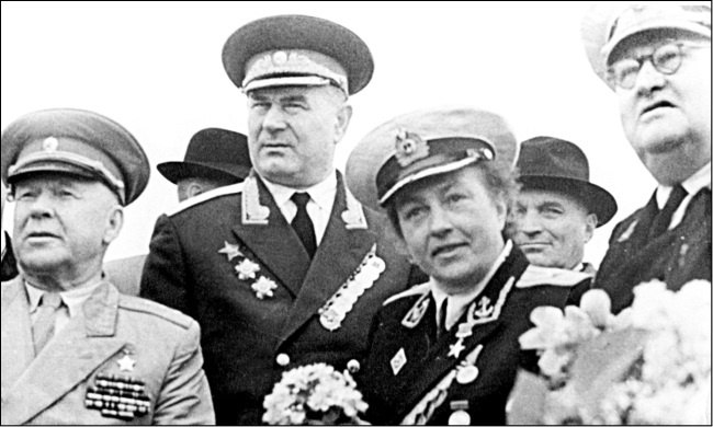 Иллюстрация к книге — Я – снайпер. В боях за Севастополь и Одессу [i_021.jpg]