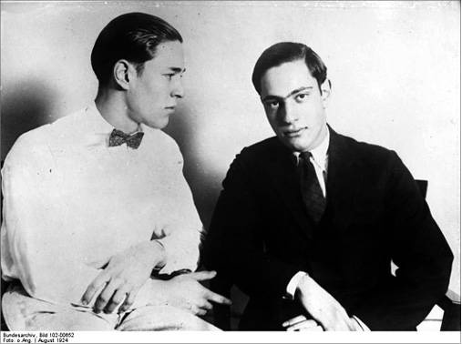 Иллюстрация к книге — 100 великих криминальных историй [i_076.jpg]