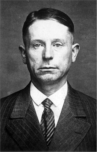 Иллюстрация к книге — 100 великих криминальных историй [i_079.jpg]