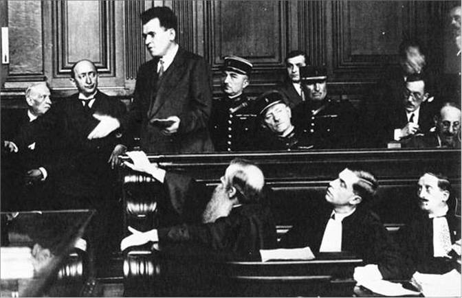 Иллюстрация к книге — 100 великих криминальных историй [i_080.jpg]