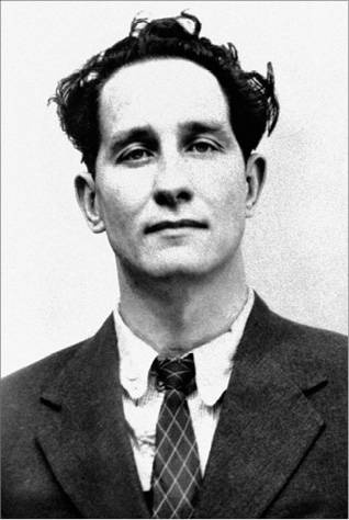 Иллюстрация к книге — 100 великих криминальных историй [i_089.jpg]