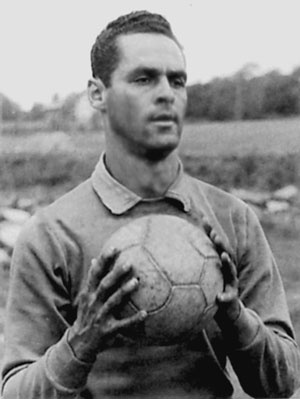 Иллюстрация к книге — 100 великих футбольных матчей [i_024.jpg]