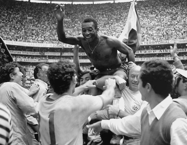 Иллюстрация к книге — 100 великих футбольных матчей [i_038.jpg]