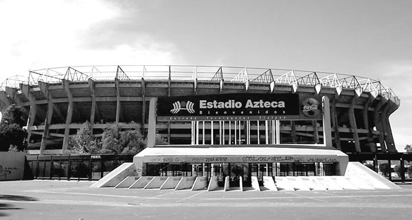 Иллюстрация к книге — 100 великих футбольных матчей [i_041.jpg]