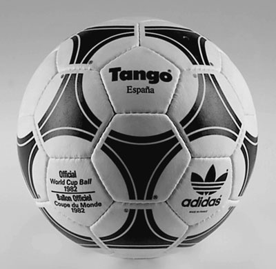 Иллюстрация к книге — 100 великих футбольных матчей [i_052.jpg]