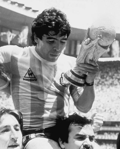 Иллюстрация к книге — 100 великих футбольных матчей [i_059.jpg]