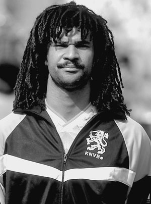 Иллюстрация к книге — 100 великих футбольных матчей [i_061.jpg]